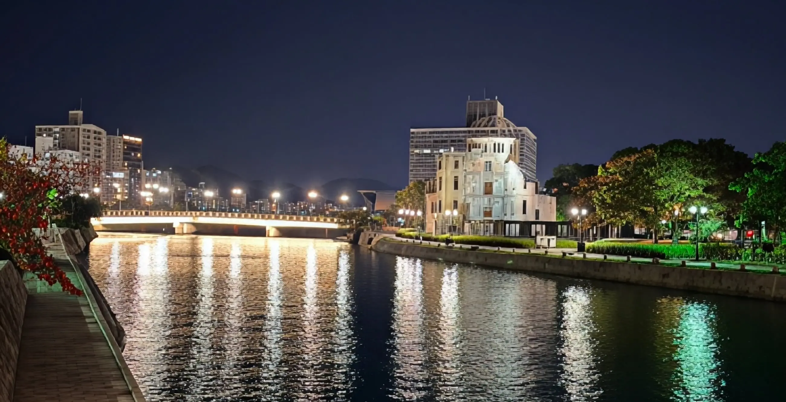 夜の原爆ドームと相生橋